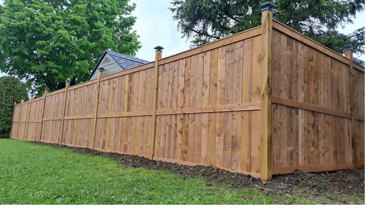 Cedar privacy with cap rail